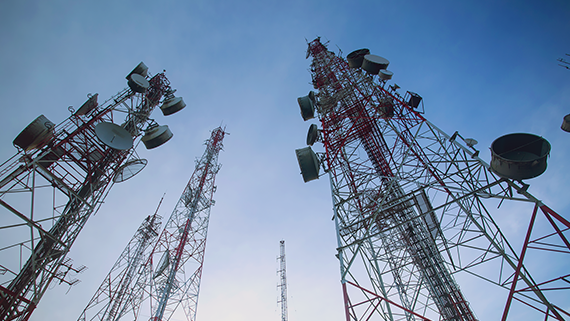 Varias torres de comunicación