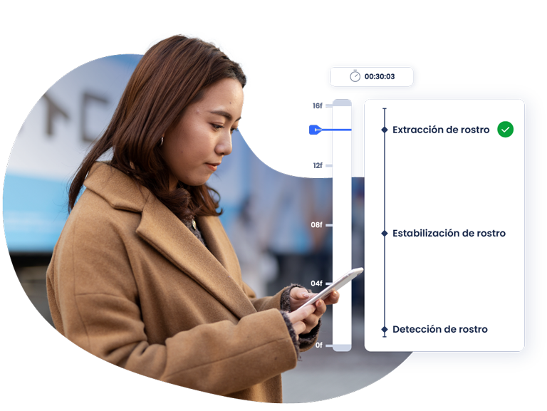 Usuaria observando el móvil. Una gráfica superpuesta muestra el proceso de verificación facial