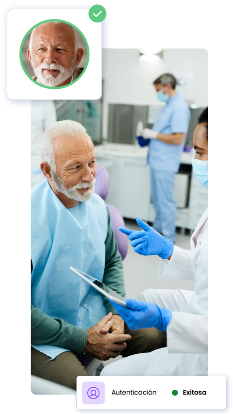 Usuario seniar en un hospital atentido por una médico o enfermera que tiene una tablet en la mano. Dos ventanas superpuestas muestran el proceso de autenticación correcto